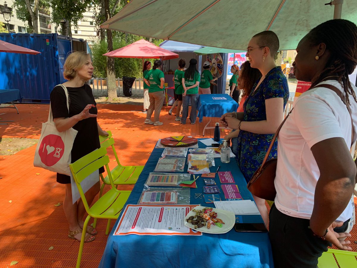 Cet été à Paris, il n'y a pas que le Village olympique pour rassembler ! Paris Plages est là aussi 🏖️

Très heureuse d'avoir rencontré les équipes du Village Santé, engagées pour sensibiliser sur la santé, la santé environnementale et les #VSS, jusqu'à la fin de l’été !