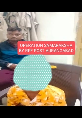 rpfscrned's tweet photo. #OperationSamaraksha दिनांक 25.07.2024 रोजी आरपीएफ औरंगाबादने धावत्या ट्रेनवर दगडफेक करणाऱ्या एका व्यक्तीला पकडले आणि त्याच्याविरुद्ध रेल्वे कायद्याच्या योग्य कलमात गुन्हा दाखल केला.
@RailMinIndia
@RPF_INDIA
@rpfscr
@drmned https://t.co/FscjucCqzL