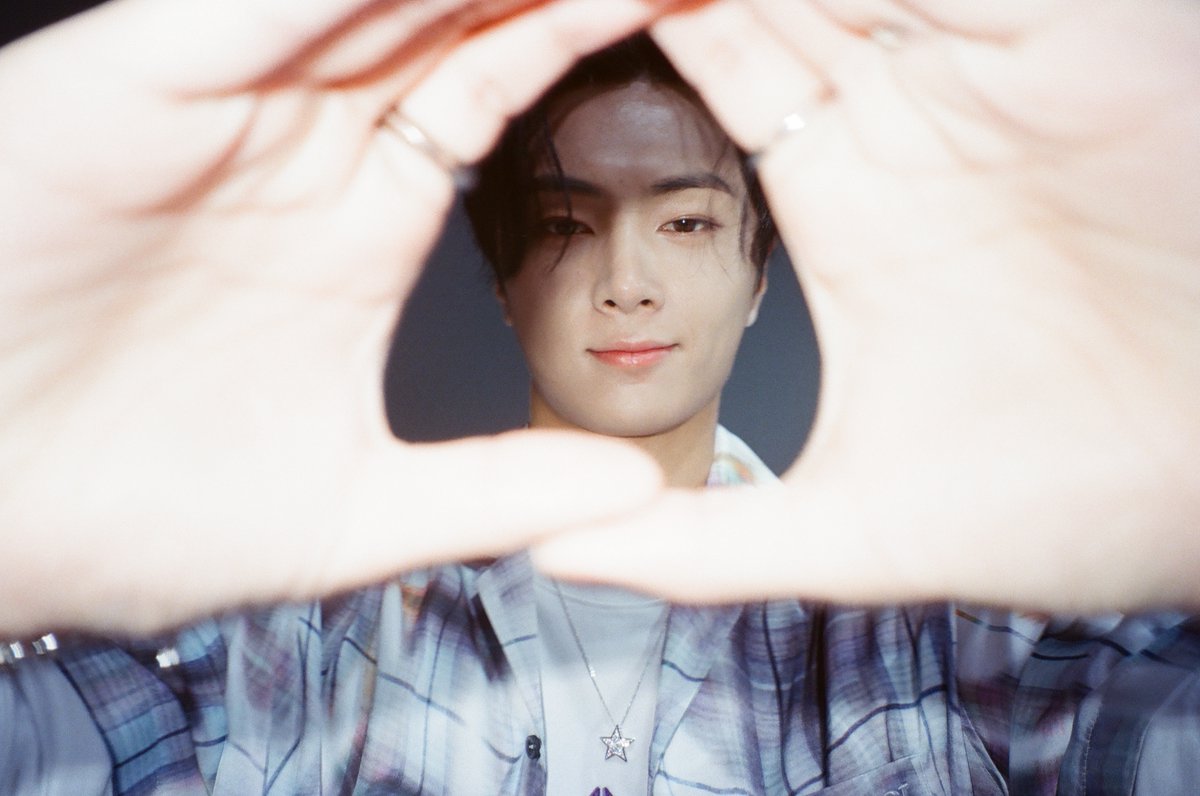 M2MPD's tweet photo. 필름카메라로 기록한 7월의 추억📸 8월에도 쭈욱 엠투와 함께해요❣ #7월의엠투 #M2film #SC_ORIGINAL #ENHYPEN #엔하이픈 @ENHYPEN https://t.co/1et44yHsua