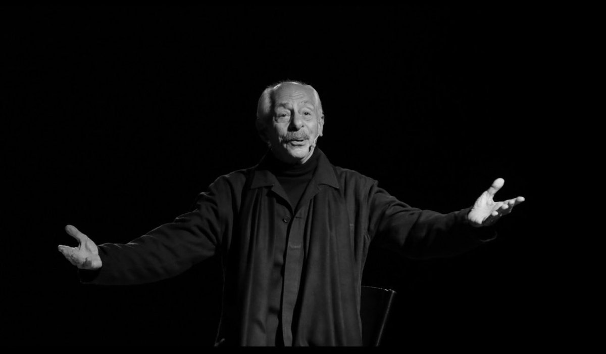 Ülke insanını kendine dert edinen, hiç çekinmeden dertlerini ifade eden, gerçek bir sanatçı gibi yaşadı. İyi ki var dediğimiz insanlardan oldu. Onu sahnede izlemek büyük şanstı. Güzel insanlar bir bir gidiyor. Türkçemizin büyük sesi bize kattıkların için teşekkürler
#GencoErkal