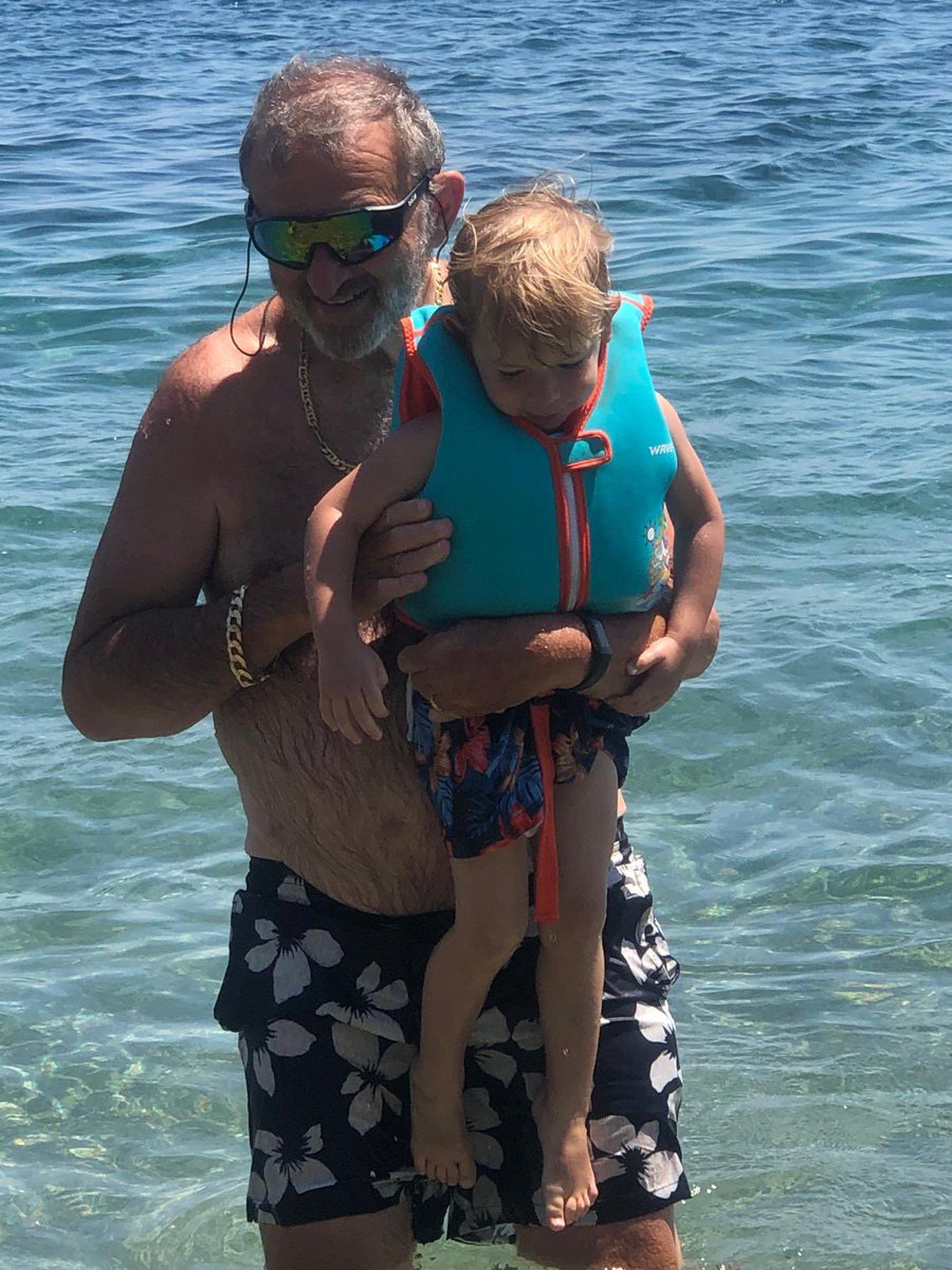 Inutile de tenter de me "faire la morale", ou plutôt votre "morale" ! 

Je suis trop vieux pour me soucier qui m’aime et qui m’aime pas 

Je suis trop vieux pour m’attarder sur les futilités de l’âme

Je suis trop vieux pour me laisser troubler par des animosités passagères

Je