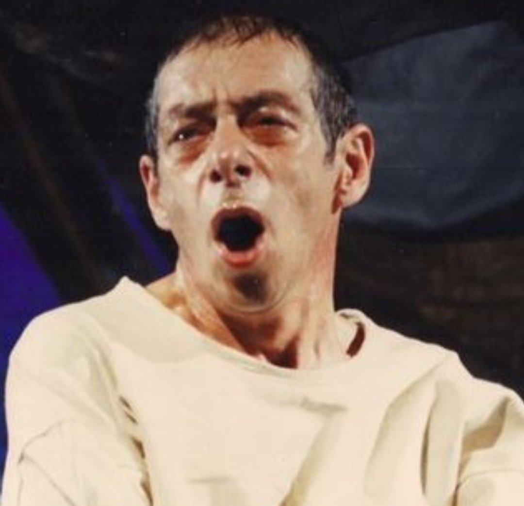 O'nu bir saniye bile sahnede seyretmiş olan herkes bilir ki #GencoErkal ölümsüzdür.