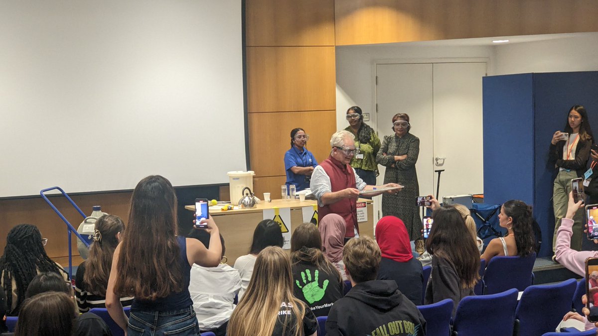 kingsmathschool's tweet image. Another 'Girls Like Maths and Physics' summer school completed! 

Approximately 200 YR 10 students explored the wonderful world of STEM free of charge at our school.

A week packed with activities incl. building &amp;amp; launching rockets, learning about measuring time &amp;amp; visiting @NPL.