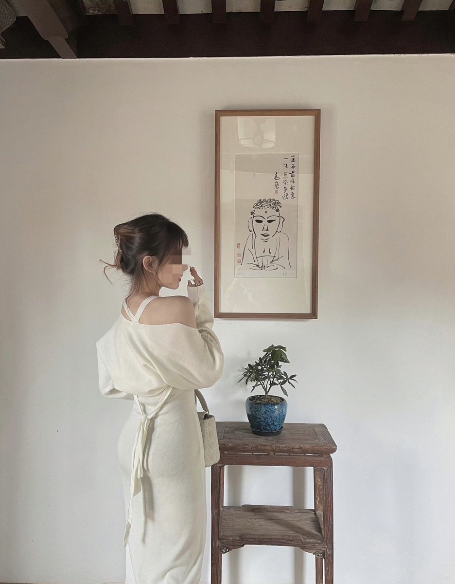 公：老婆  你今天水好多
婆：喔……是嘛？
公：是啊！都淌下来了，被子都湿了
婆：还不是……你……那么多人，一直使……坏
公：那你喜欢不？
婆：不喜欢，被人被人看见……
公：怎么更紧了?夹的我好舒服!
婆：我也……好……好……舒服
公：是不是那样好刺激？
婆：是吧……
未完