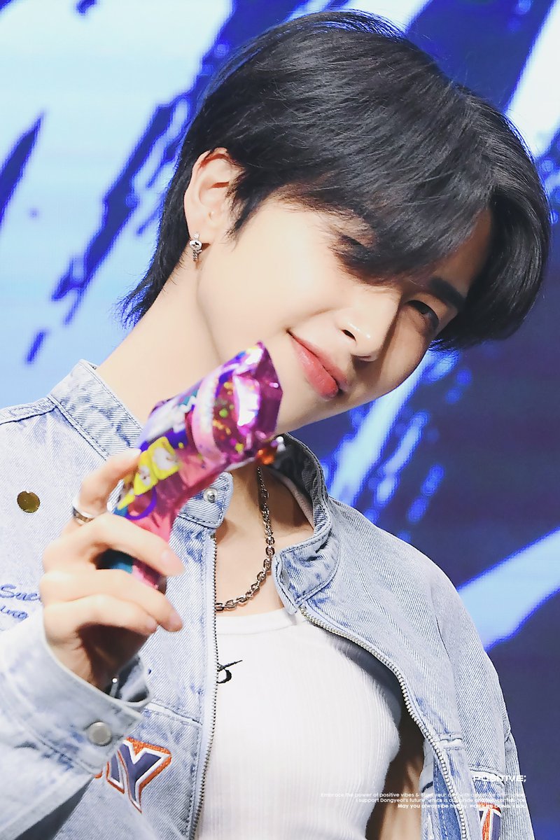 240525 팬싸인회 HQ.

쾌남😏

#이동열 #LEEDONGYEOL #イドンヨル <a href="/OFFICIAL_LDY/">이동열 LEE DONGYEOL</a>