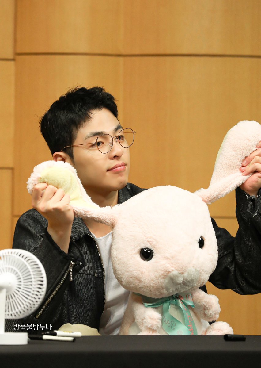 240706 뮤직앤드라마 

맹한(?) 🐰랑 귀여운 허스키🐺랑 📸

#구준회 #JUNE #JU_NE #ジュネ
#JU_NE_1ST_SOLO #멍 #BRUISE #iKON