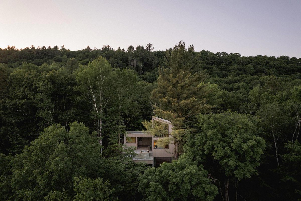 journaldesign's tweet image. La Cime, micro-chalet à Sainte-Béatrix par @_naturehumaine 
Visite guidée en images ici : urlr.me/Njqft

#architecture #ecologic #chalet #wood #modern #home #forest #Quebec