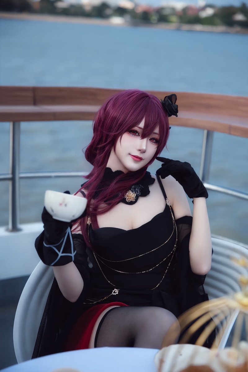 ティータイムです☕️
#カフカ
#崩壊スタ一レイル 
#コスプレ https://t.co/LwqzGgiacO