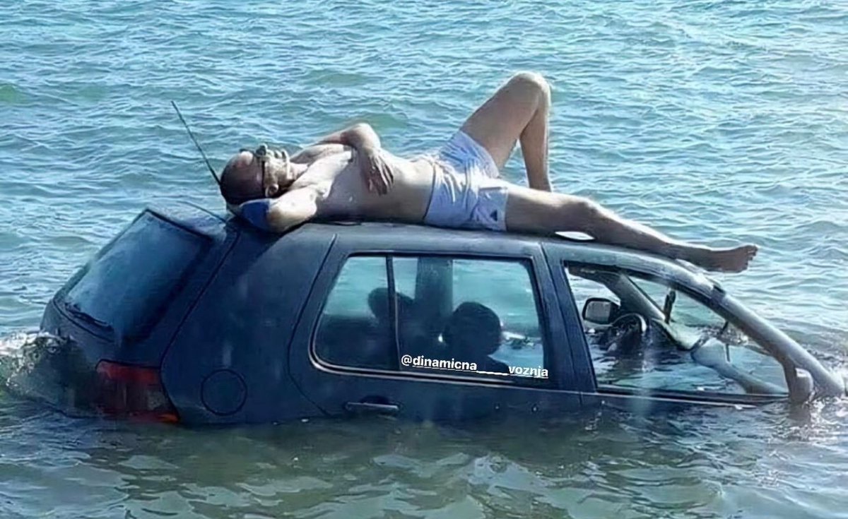 Колку лежалката?
- 15€
Океј, фала..