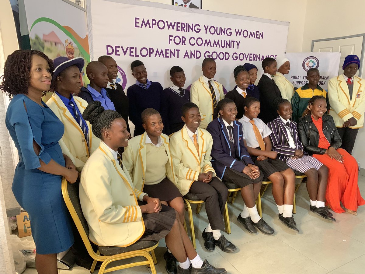 Women Crush Wednesday 

Today we are crushing on Chikomba District  junior councilors who took part in our youth Integrity Ambassadors training program. They were trained on how to be great leaders with integrity.
#youth4integrity #SIYA
