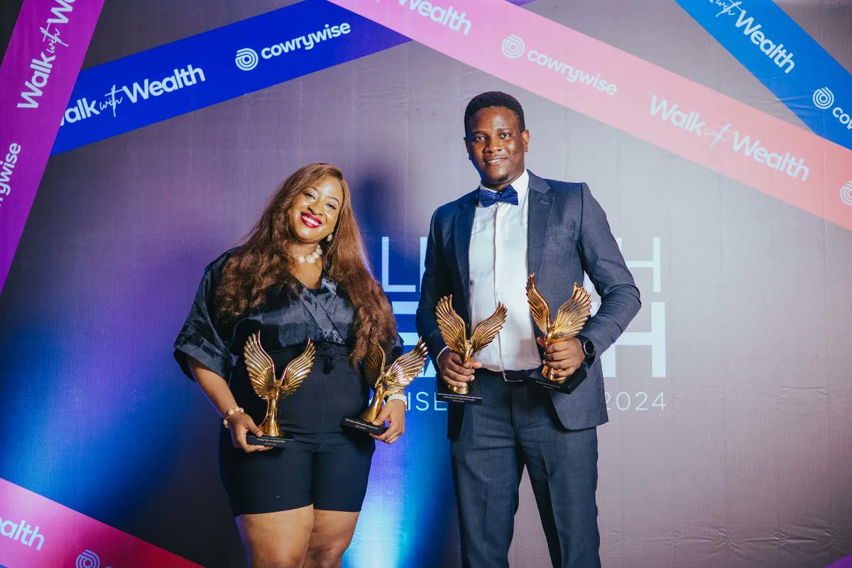 A small glimpse into what we were up to last week... 💙🏆

#Cowrywise #WalkwithWealth #Awards