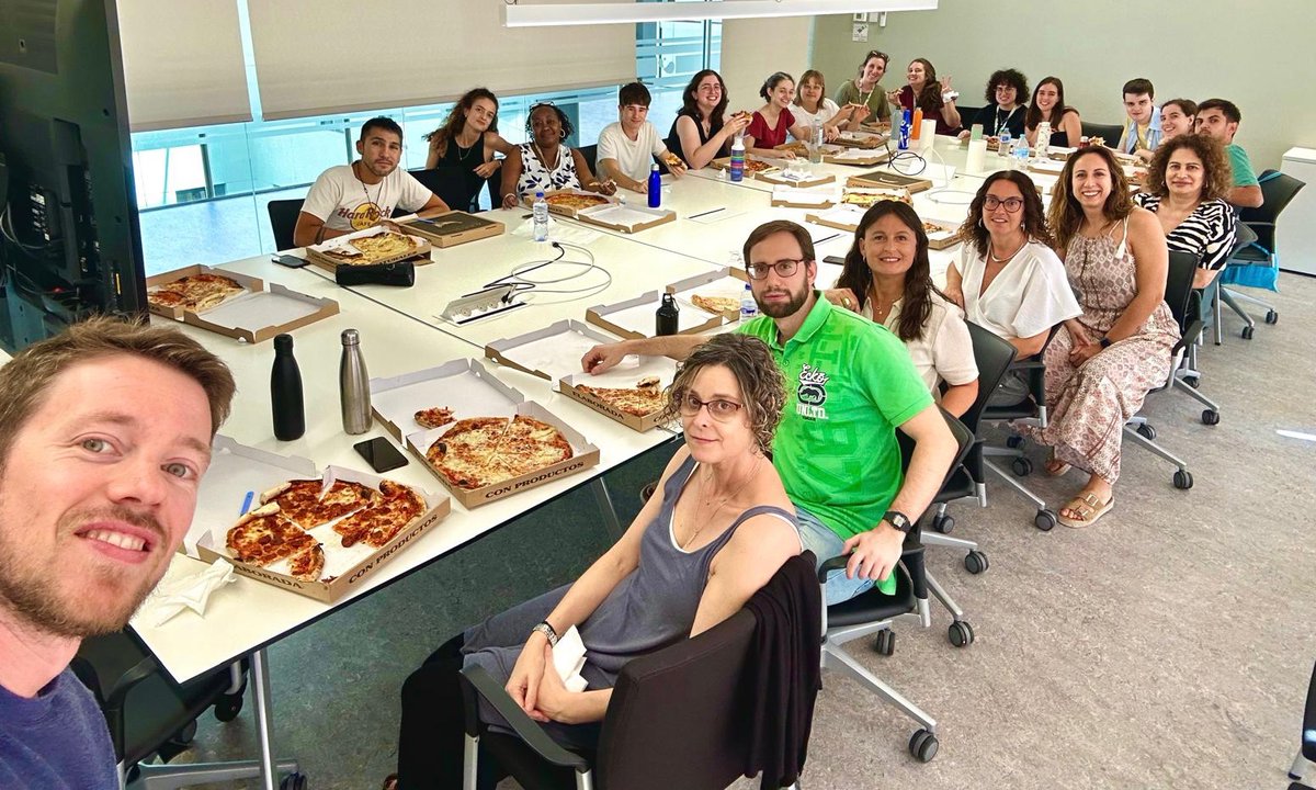 Quina sort de tenir un grup amb persones tant positives ! Bones vacances a tots i una mica de tristor per l'acabament de l'etapa de Laura Martinez-Verbo @laulauuM i Alberto Bueno-Costa <a href="/AlbertoBuenoCo/">Alberto Bueno Costa</a>, però ara han de sortir del niu i volar!