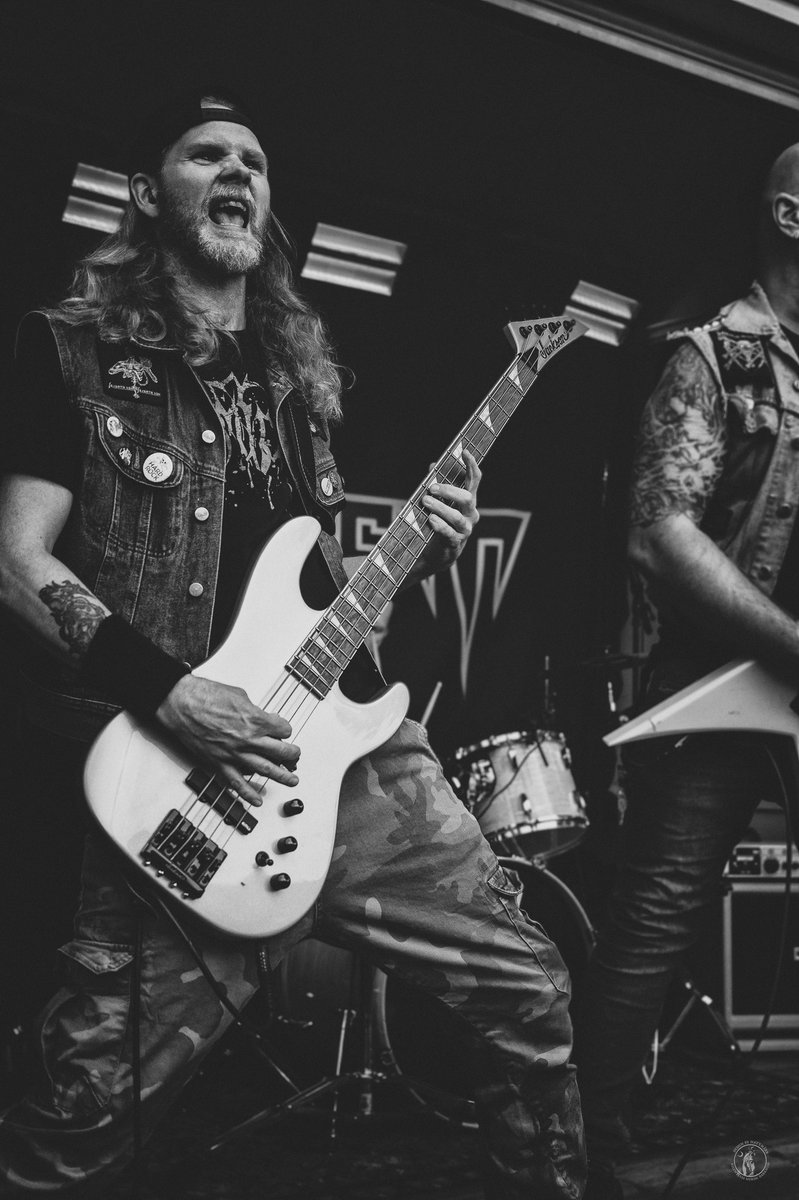 We had a blast at Metal Theatre a few weeks back!! Felt good to be back trahsing in Kalmar!

Photo by Nattmärr.

#warfect #thrash #thrashmetal #live #tour #metaltheatre2024 #kalmar