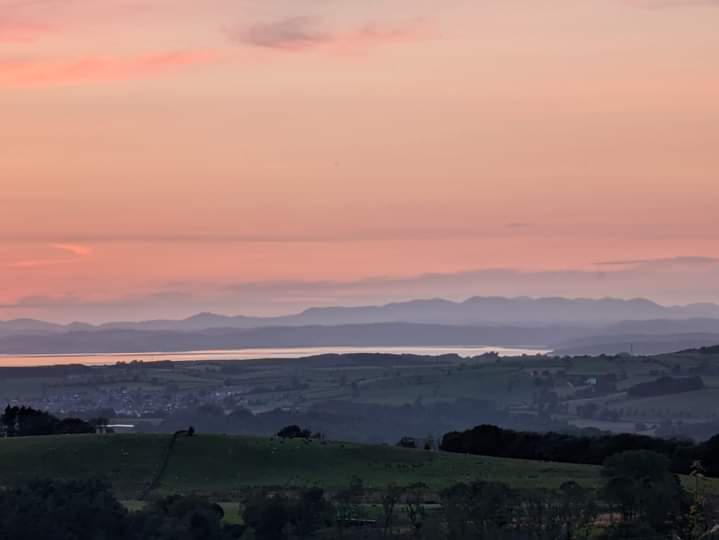 NotArmyz's tweet image. Can't go wrong with a beer and nice view.