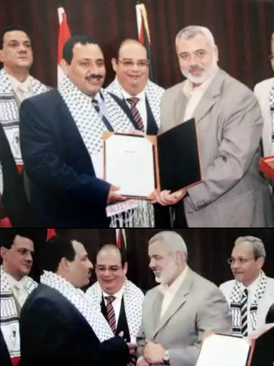 #اسماعيل_هنية_شهيد 
أثناء زيارتنا لغزة ٢٠٠٨م، قلت له ممازحة وتشجيعا: "كتر خيركم على الصواريخ والقنابل المنهمرة عليكم ، دا احنا لو ضربت بمبة جنب الواحد بيقفز من مكانه"، رد قائلا : ( هذا تواضع منكم يا أستاذ محمد ، دا المصريين هم من علموا كل الناس الشجاعة ). اللهم أسكنه فسيح جناتك.