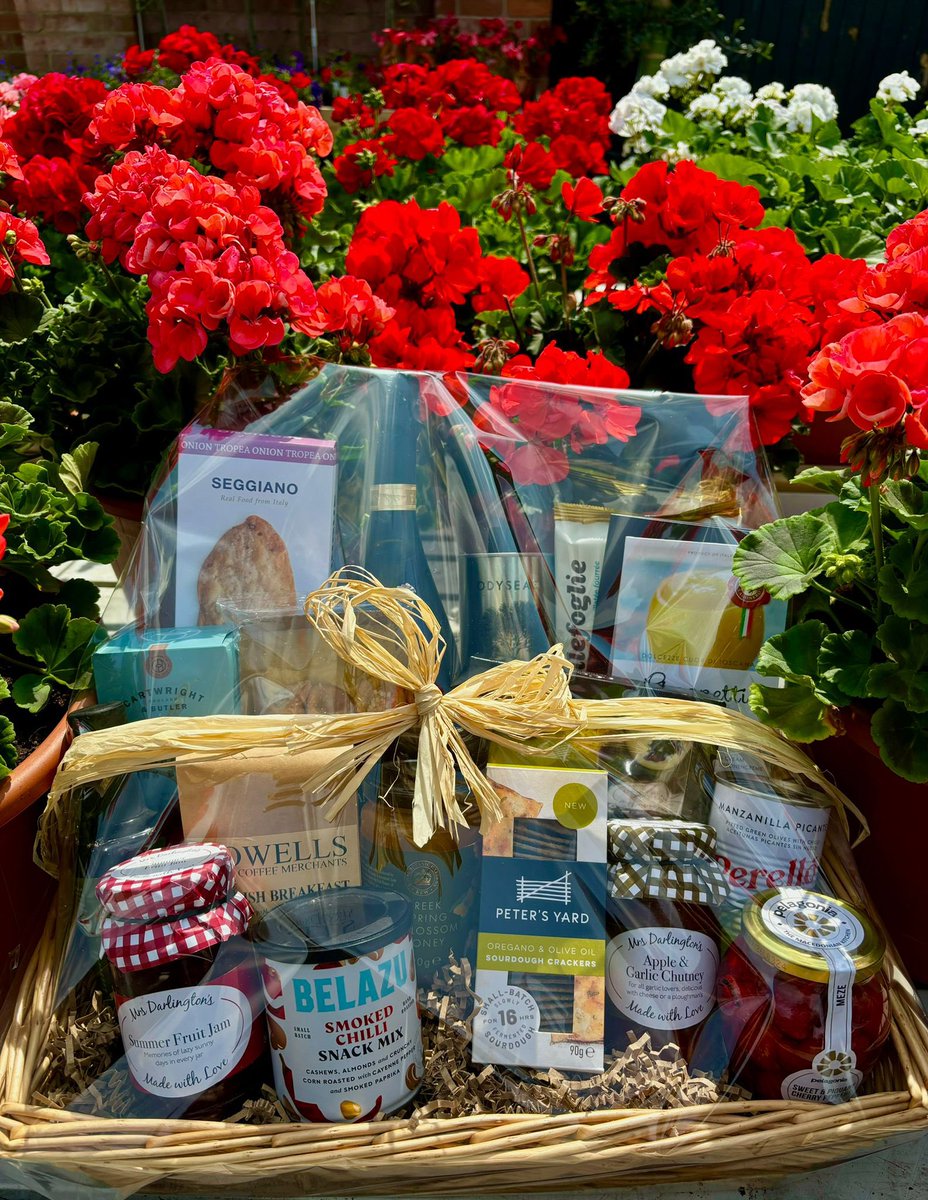HWIFM's tweet image. WIN! This beautiful hamper from @Holliesfarmshop by visiting our stand at The Nantwich Show today!