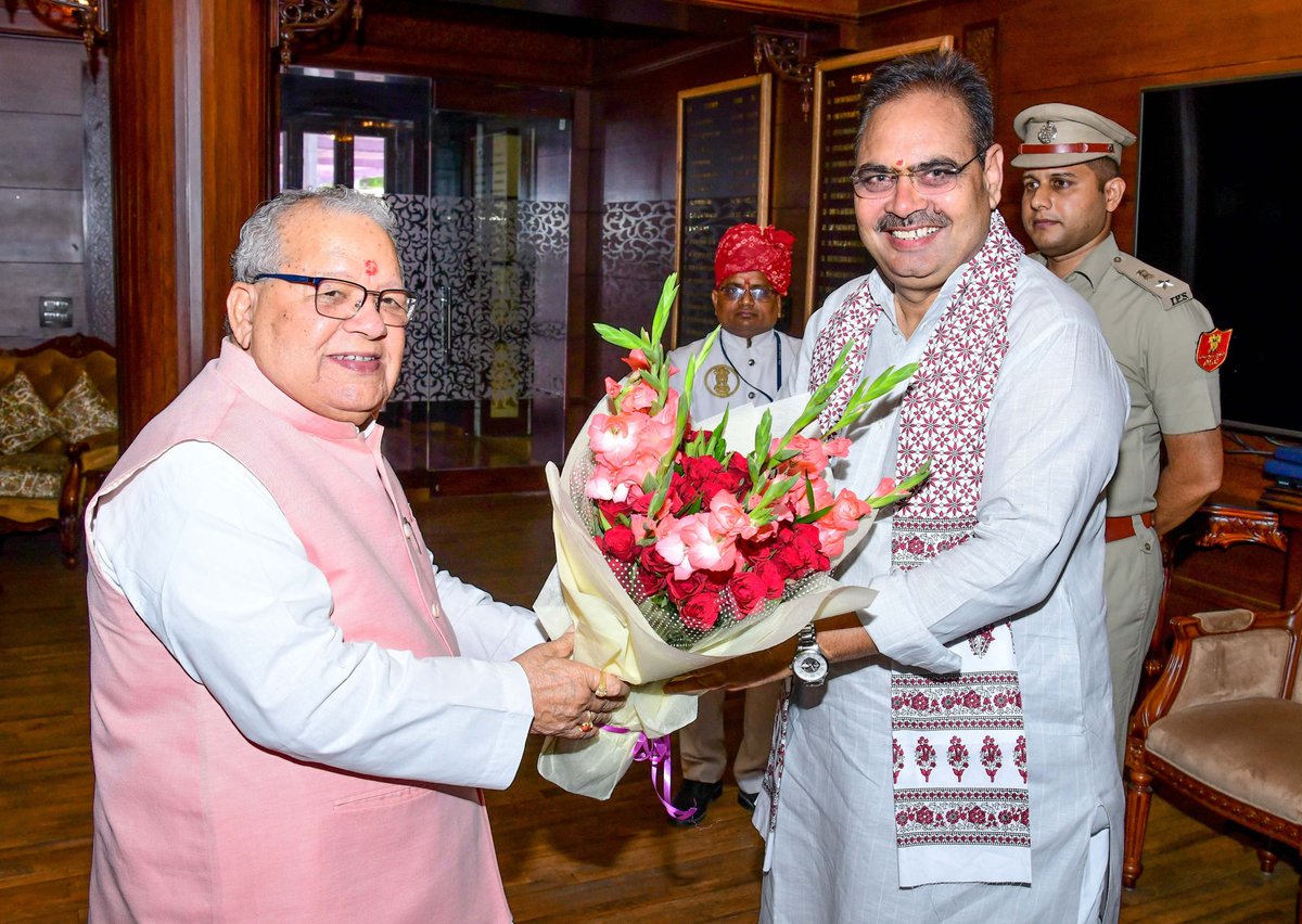 BhajanlalBjp's tweet photo. आज राजभवन में राजस्थान के महामहिम राज्यपाल महोदय श्री कलराज मिश्र जी से शिष्टाचार भेंट की।

माननीय राज्यपाल महोदय के कुशल नेतृत्व एवं मार्गदर्शन में प्रदेश ने विकास के नूतन आयाम स्थापित किए हैं। एक संरक्षक के रूप में उन्होंने राज्य को अपने विराट अनुभव से पल्लवित किया है। मुझे पूर्ण विश्वास है कि भविष्य में भी उनका अमूल्य मार्गदर्शन एवं स्नेहपूर्ण सहयोग प्रदेश को प्राप्त होता रहेगा।

#आपणो_अग्रणी_राजस्थान 
@RajBhavanJaipur @KalrajMishra