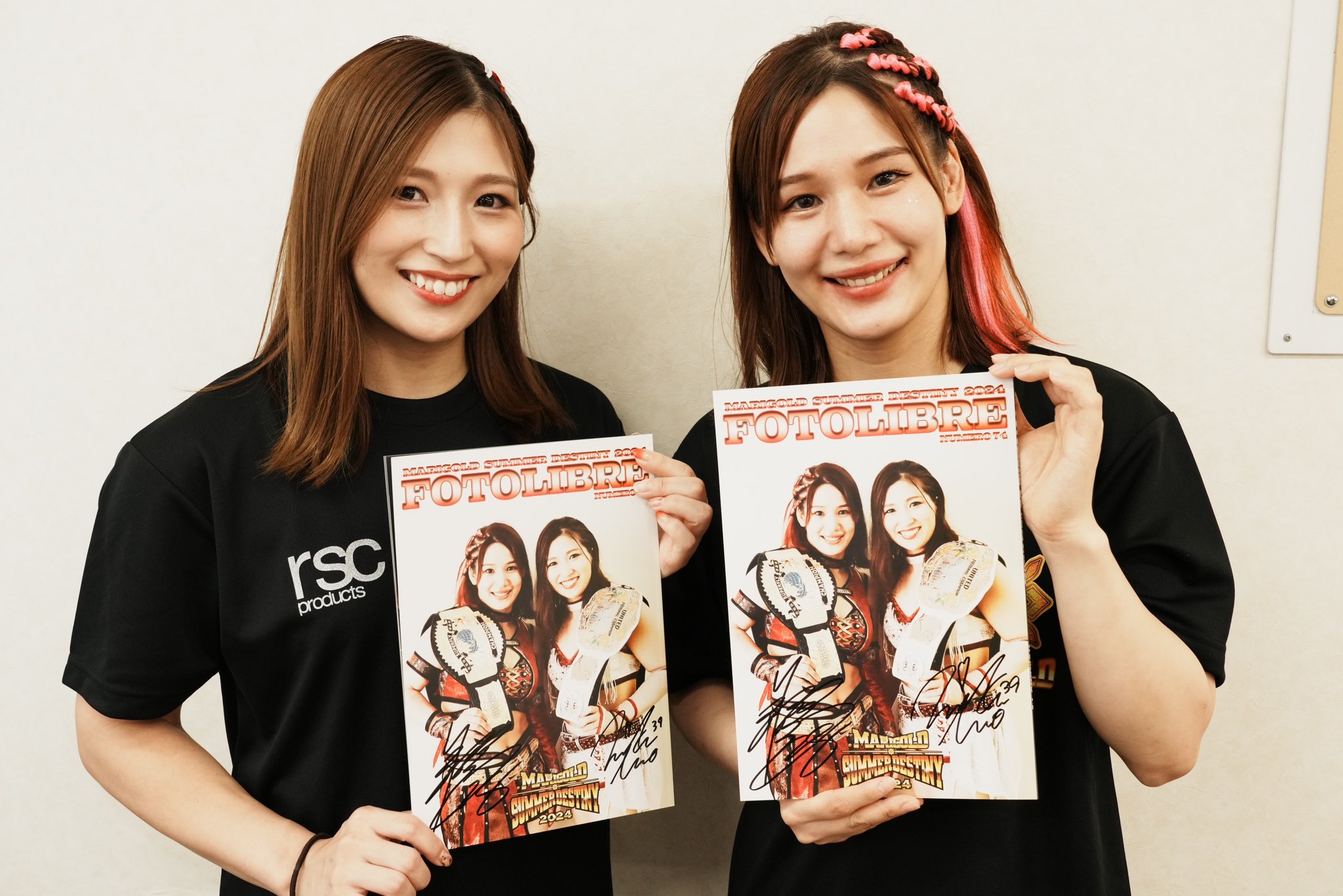 女子プロレス　マリーゴールド　青野未来　翔月なつみ　サイン本　フォトリブレ 1/19マリーゴールド後楽園大会 #青野未来 選手 #pw_mg #翔月