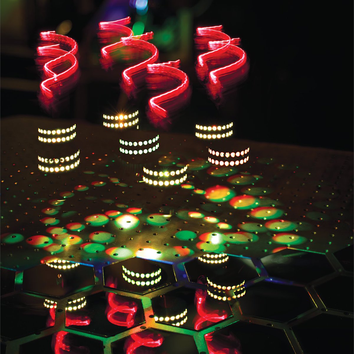 The Hyper-Raman Optical Activity effect, predicted 45 years ago, was demonstrated! Our paper was published in #NaturePhotonics. Congratualtions to first-author Robin Jones and to all co-authors!
bath.ac.uk/announcements/…
<a href="/OpticaWorldwide/">Optica</a> <a href="/SPIEtweets/">SPIE</a> <a href="/IEEEPhotonics/">IEEE Photonics Society</a> @IOPOpticalGroup