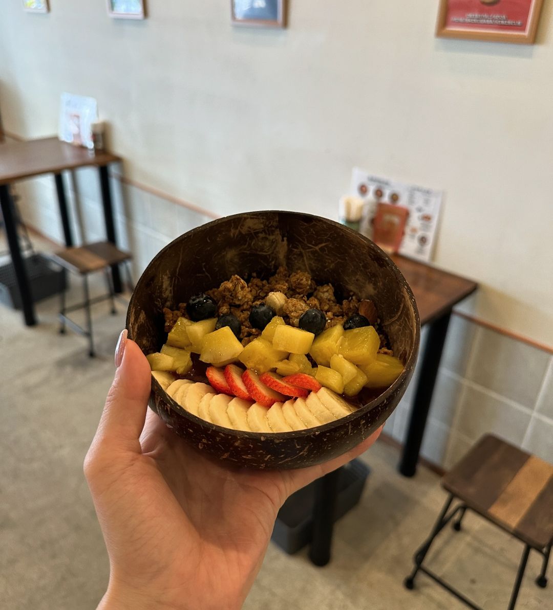 azmiwarniar's tweet photo. 📍MAMI DELI (石垣港/ 石垣)
2日連続で食べたMAMI DELIのアサイーボウル🥣✨

いつの写真？ってものを掘り返しましたが、
美味しいのでおすすめです🤤 https://t.co/hV2BIhjMmi