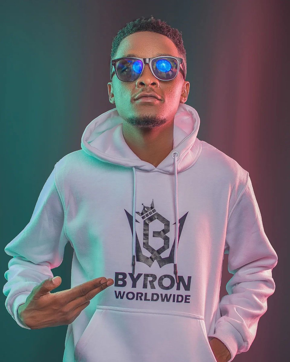 radiomaisha's tweet photo. Konnect na @mwendemacharia1, @clemmo25flow na @worldwide_byron. 12pm - 3pm. #MwendeNClemmoKonnect #RadioZaidiYaRadio https://t.co/lqgXnxYhc0