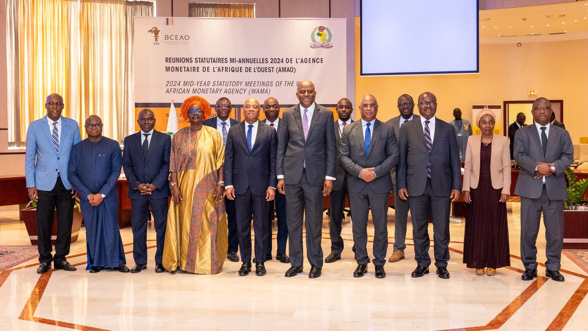 jckbrou's tweet photo. Le 30 juillet, j'ai pris part à la réunion du Comité des Gouverneurs, dans le cadre des Réunions statutaires mi-annuelles de l'Agence Monétaire de l'Afrique de l'Ouest (#AMAO) au titre de l'année 2024 qui se sont déroulées à Dakar, au Siège de la #BCEAO.
La rencontre a permis de discuter de plusieurs sujets importants pour la #CEDEAO, notamment le rapport d'activités de l'AMAO, la convergence macroéconomique des Etats membres de la CEDEAO, le cadre commun de la politique monétaire, le renforcement de la supervision bancaire transfrontalière et l'impact de l'émission d'une Monnaie Digitale de Banque Centrale sur le programme de Coopération Monétaire de la CEDEAO.
Dans mon allocution j’ai mis en exergue l’importance de poursuivre les efforts d’intégration monétaire au sein de la CEDEAO, et ce, en dépit des défis auxquels la région est confrontée, notamment les chocs économiques, les tensions inflationnistes, l’insécurité et le changement climatique.
J’ai également réaffirmé l’engagement de la BCEAO à continuer de soutenir les initiatives visant à accélérer la croissance, la stabilité macroéconomique et le processus d’intégration monétaire au sein de la CEDEAO devant aboutir au lancement de la nouvelle monnaie commune #ECO.
#JeanClaudeKassiBrou #UMOA #UEMOA #BanqueCentrale #Economie #Banques #Monnaie