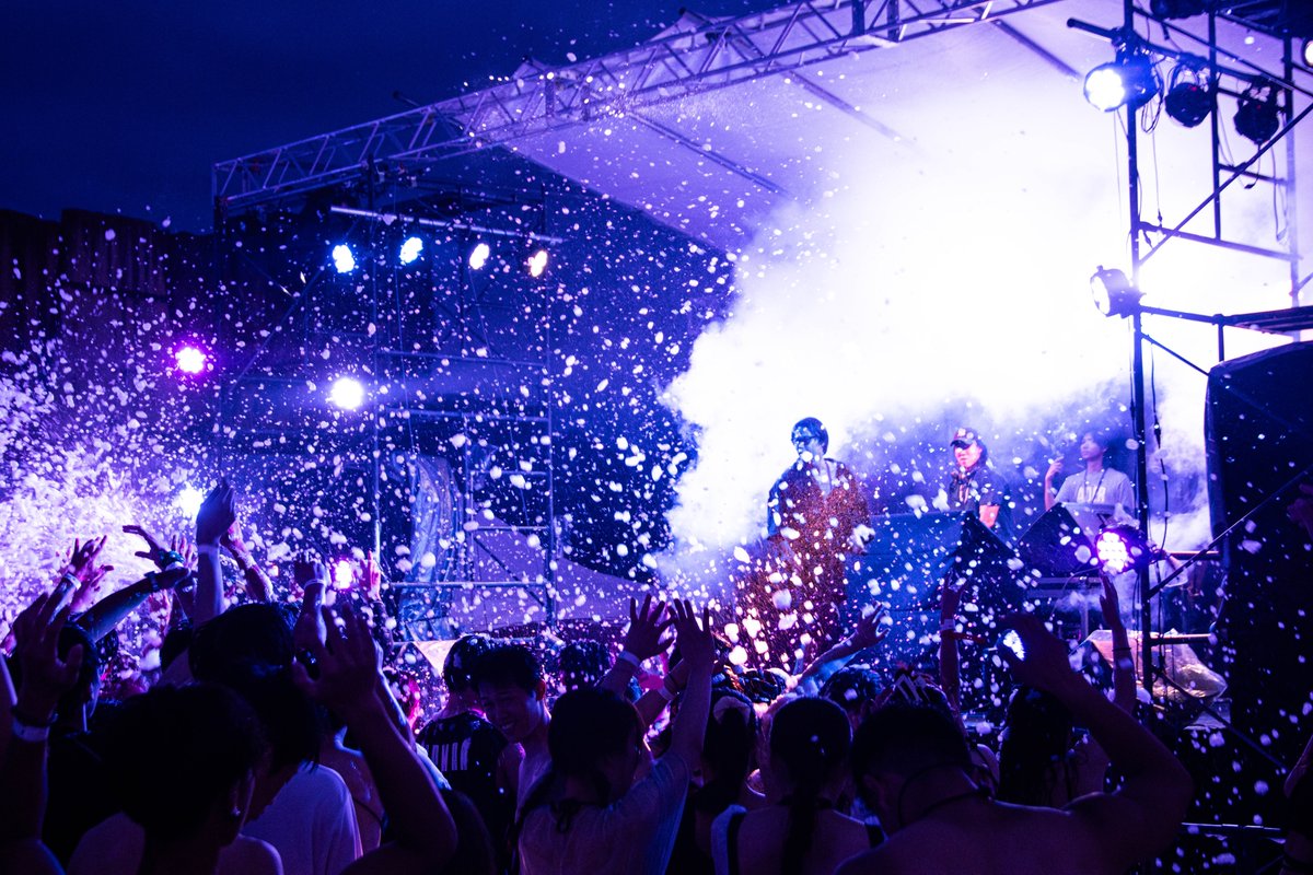 9月も開催決定！！

この夏の締めくくりに

日本最大ナイトプールパーティ！！

#ラグーナ
#ナイトプール
#プールパーティ
#ラグーナプールパーティ
#花火

前売り券が断然お得↓
lagunatenbosch.co.jp/event/summer/l…