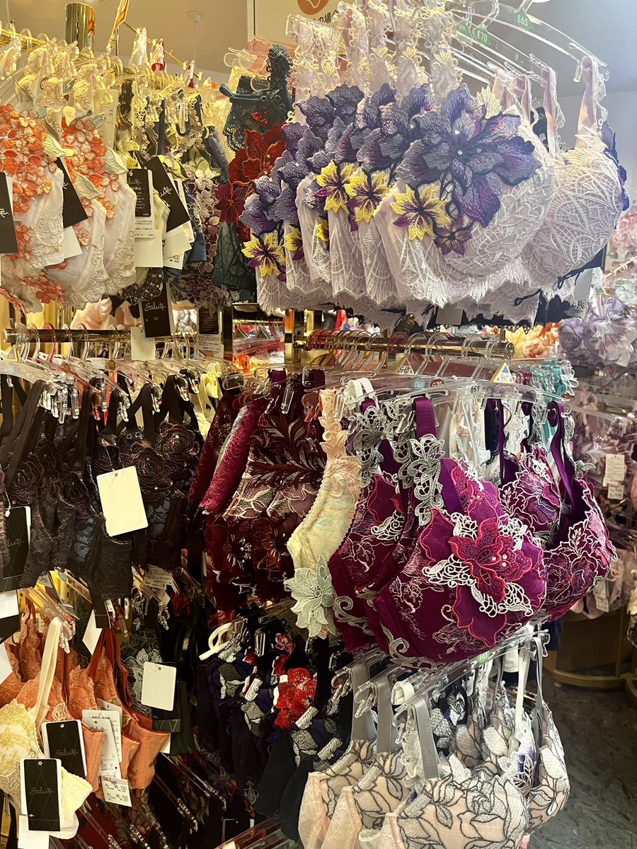 EMI85364141's tweet photo. 店頭にてまだまだセール開催中♡
上下セットで揃うお品たくさんございます♡
#サルート 
#salute 
#セール
#サルートセール https://t.co/119fvqPvaX