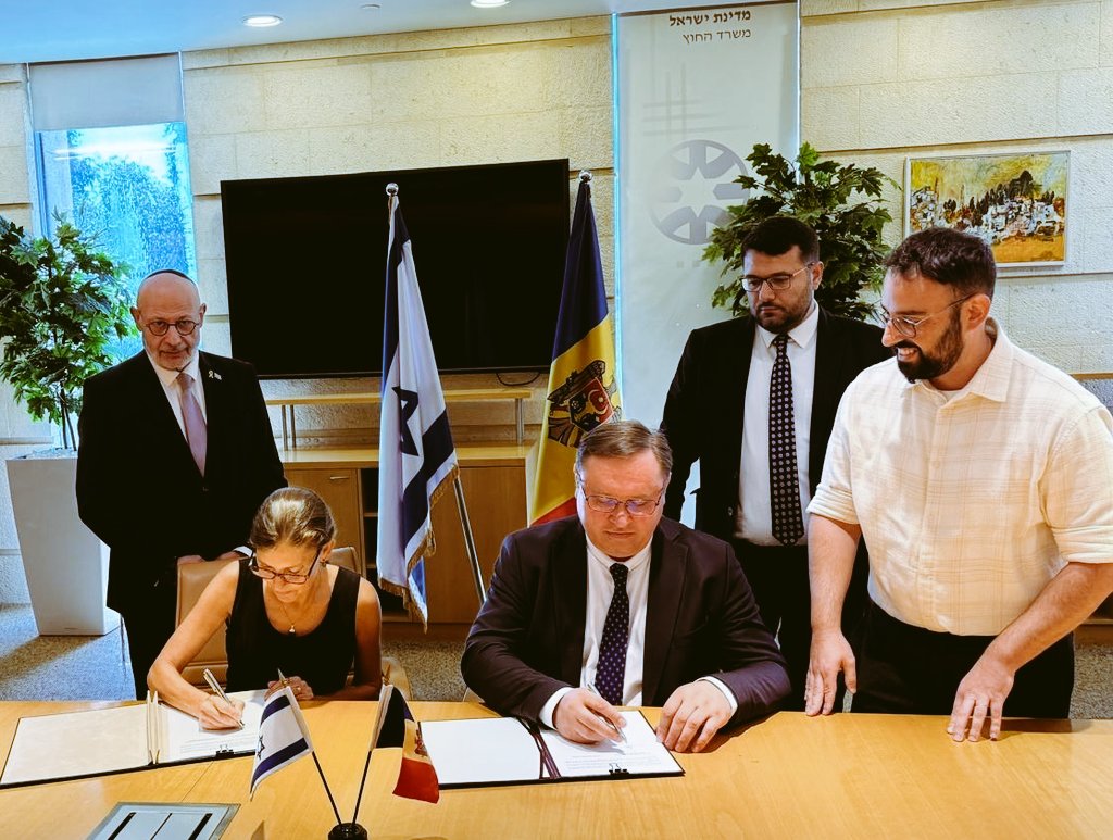 Proud to announce the signing of an MoU between 🇮🇱 <a href="/IsraelArchives/">Israel State Archive</a> and 🇲🇩 #Moldova's National Agency of Archives. This agreement strengthens our ties, preserves shared history, and advances archival cooperation. A new chapter in 🇮🇱🇲🇩 relations! <a href="/MoldovaMFA/">🇲🇩 MFA Moldova</a> <a href="/IsraelMFA/">Israel Foreign Ministry</a>