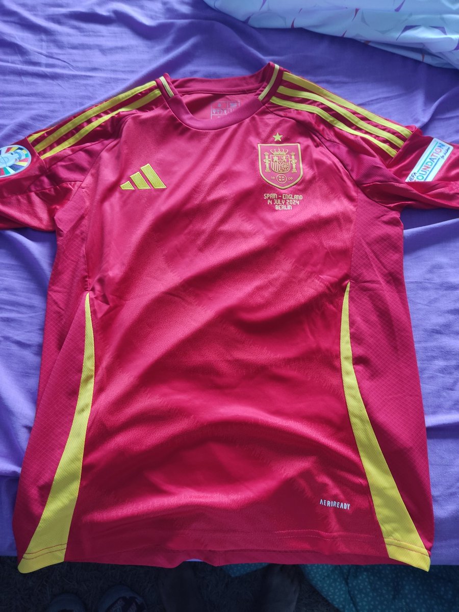 danielmori7's tweet photo. Por fin tengo la camiseta de la final!!! Llegó más rápido incluso de lo esperado y la tela es de buena calidad. Gracias a @Ctinfo_17 https://t.co/f5fwREOrgE