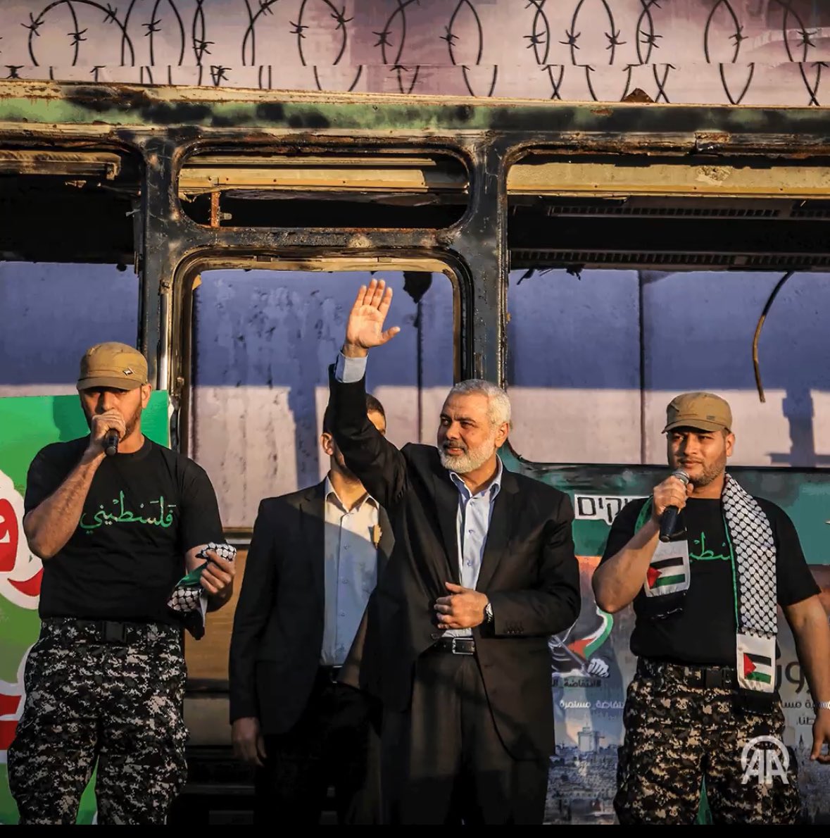 #Filistin davasına hayatını,ailesini her şeyini feda eden ve bu vakur duruşuyla mücadelesini sürdürüp tüm islam halkının direniş haline gelen İsmail Haneye’nin , İtrail tarafından öldürülmesi alçakçadır,kalleşçedir. 

Rabbim şehidliğini mübarek eylesin inşallah. #ismailhaniye