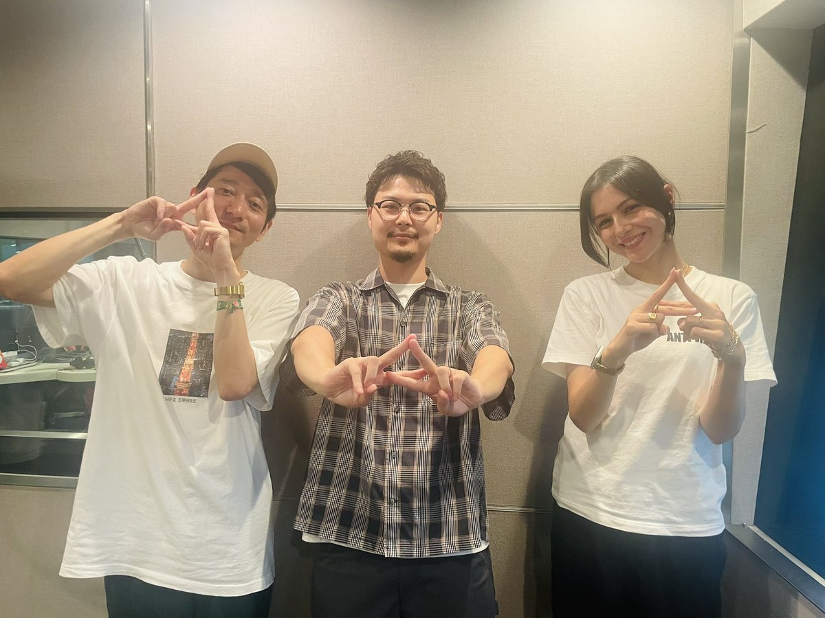 GRANDMARQUEE813's tweet photo. 🤜FIST BUMP🤛

本日は  #Beyondmagazine 編集長の
#小林雄大 さんが
遊びに来てくださいました📝
@beyondmagjp 

小林さんがお話されていた
おすすめの記事はこちら↓
https://t.co/X1uGcd7Aib

🔗聴き逃した方はこちらから
https://t.co/UMELb52OgP

#マーキー813 #jwave https://t.co/39n0wzPs8X