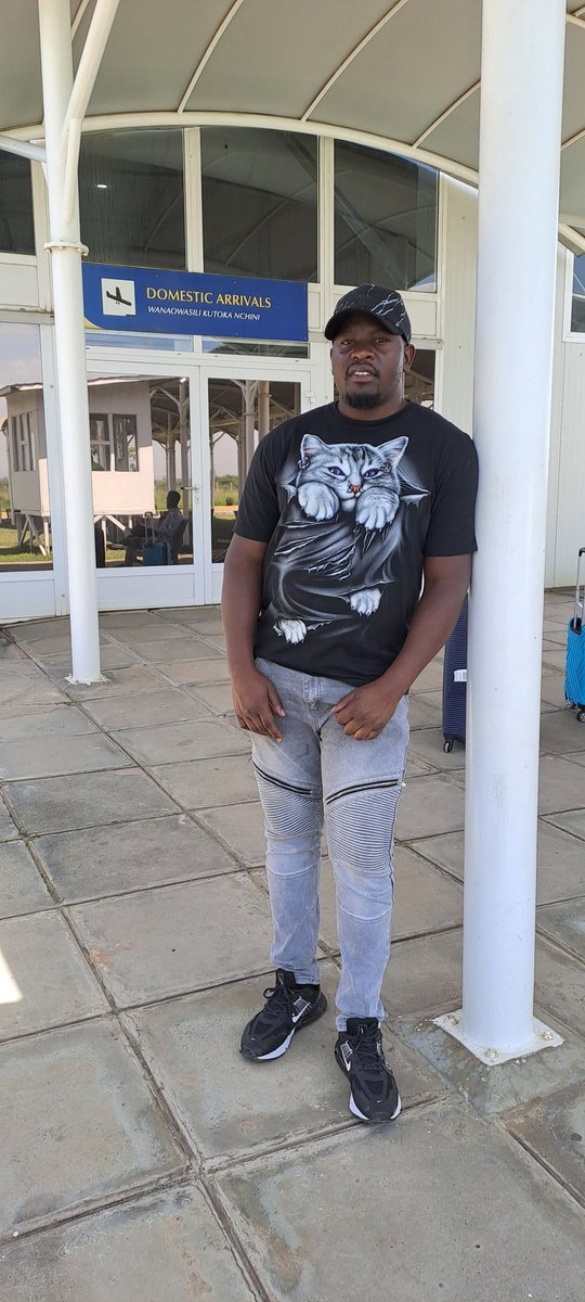 Name:Kevin Otieno, 

Status: Arrested but unknow,

Location: He was taken from his house in Lucky Summer by people purported to be Police officer. His phone has been switched off and the family doesn't know his whereabouts.

Repost and share widely