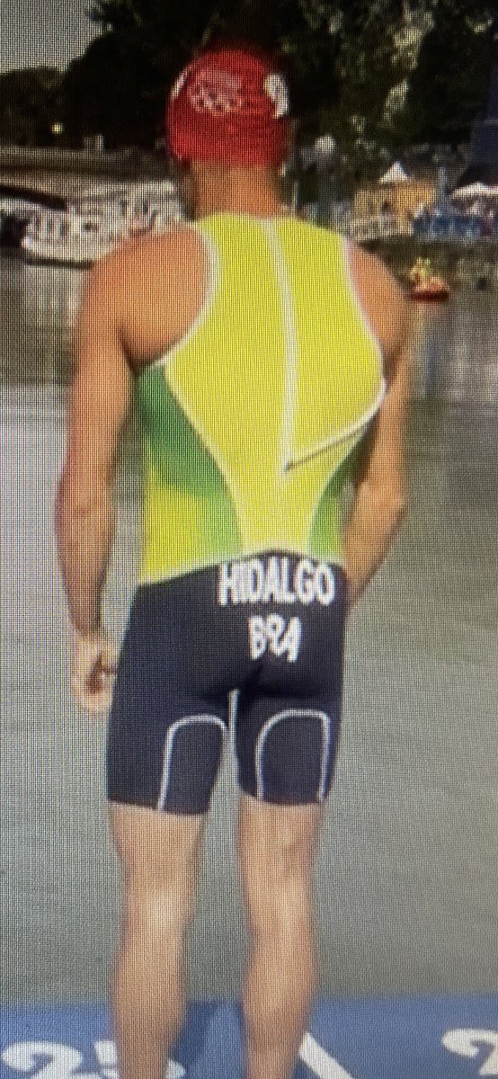 MaxBozzoli's tweet photo. @Anne_Hidalgo qui se déguise en brésilien pour encore nager dans la Seine… 

#Triathlon #Olympic2024 #Paris2024 #OlympicGames https://t.co/A11uKSmk5F