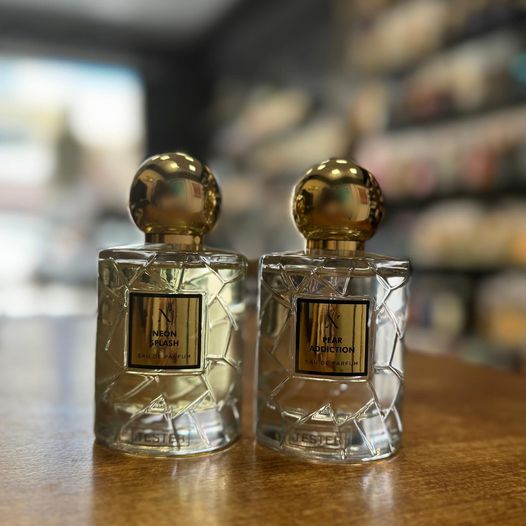 rosinaperfumery's tweet photo. New gold gems ๐ท
Neon Splash ๐ท
Top : sweet grapefruit, red orange
Heart : vanille, mango
Base : white musk, cedarwood, amber
Pear Addiction ๐ท
Top : pear, apple, lychee
Heart : violet, jasmin petals
Base : white cedar wood, pink musks, amber
#neonsplash #pearaddition https://t.co/tyQhaRlqdz