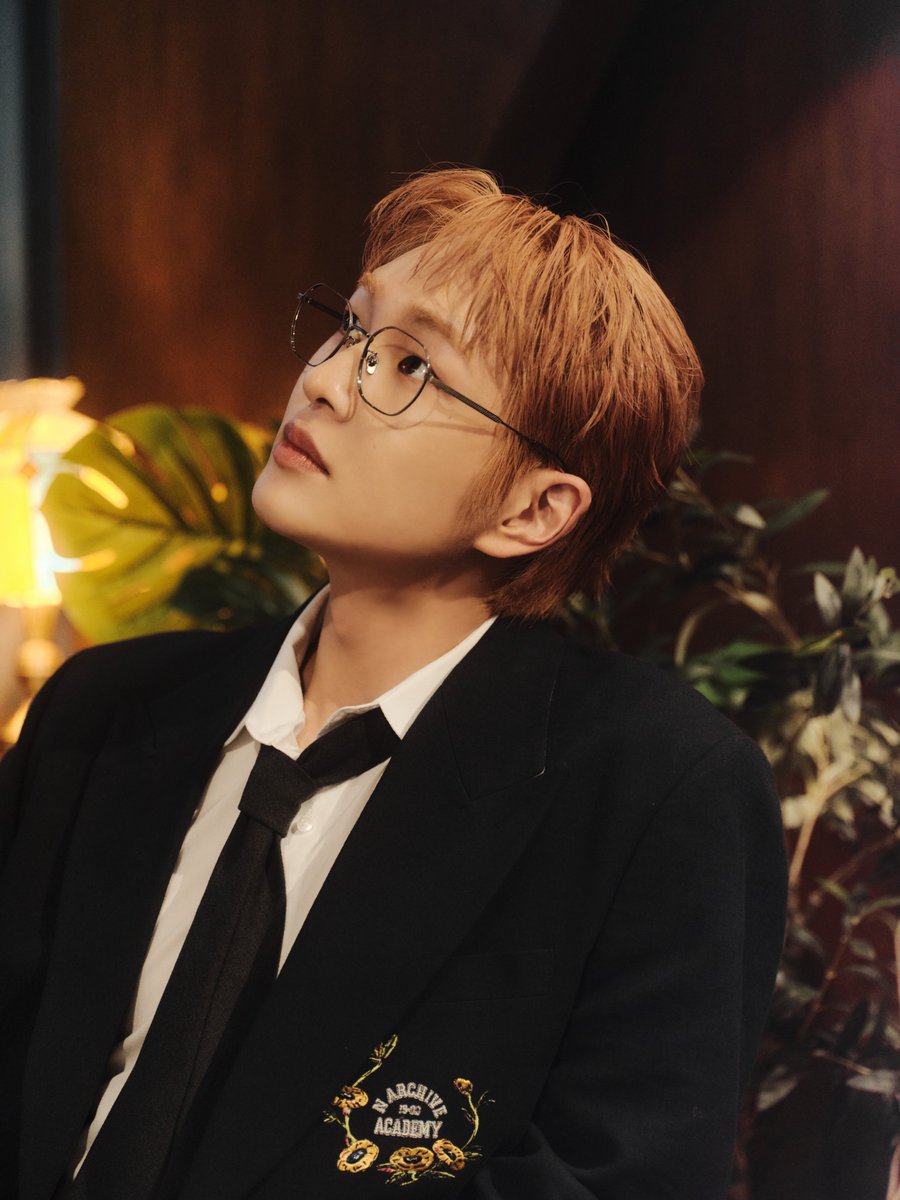 ONEW tweet media