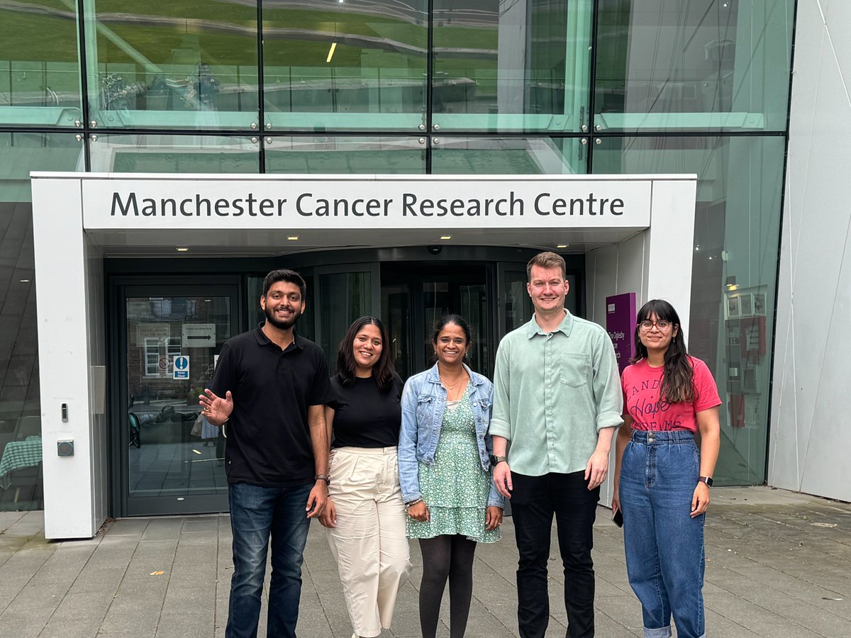HJones___'s tweet image. A few weeks ago I attended the @MCRBreastCentre annual symposium at @MCRCnews with some new members of @Nagarajan_Lab 😊 it was great to hear about all the groundbreaking research that aims to further understand breast cancer, and improve patient care 🧑🔬👩🔬🧬