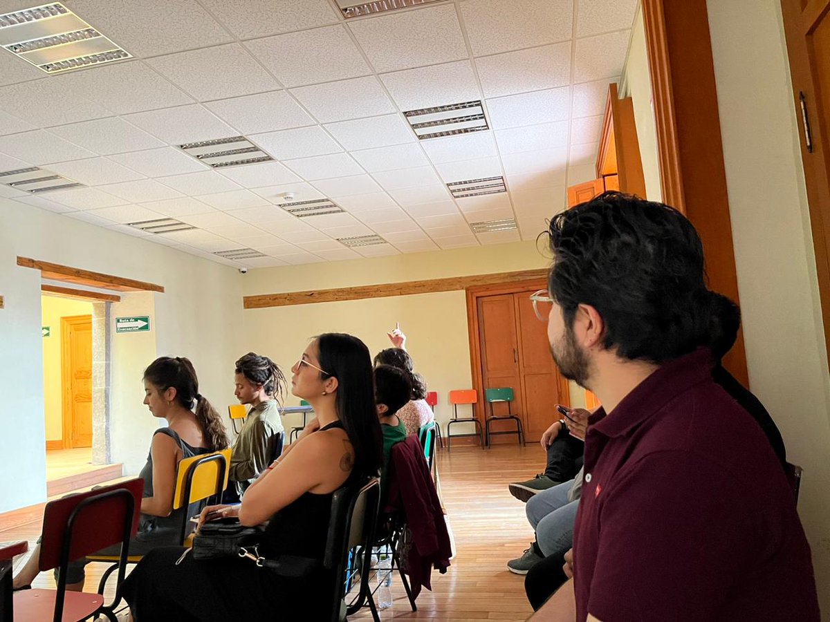 La 2da sesión del taller para #formadoresaudiovisuales con perspectiva en #DerechosHumanos y  atención a grupos vulnerables estuvo muy enriquecedora, un dialogo fluido sobre el cine es detonador de activismo y cambios culturales, por parte de <a href="/TemistoclesVR/">Temístocles Villanueva</a>  #cinecallejero