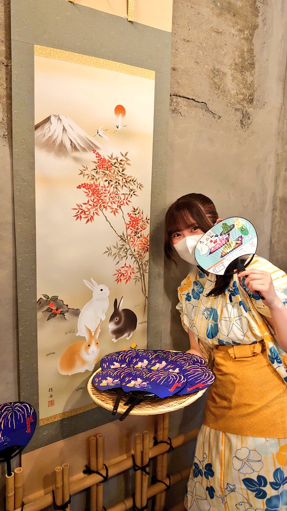 roji_kisarazu's tweet photo. 本日木更津駅西口にてうちわの配布を18:30過ぎから行いますので
ぜひも��いに来てください😁‼️‼️

14日配り過ぎてあと少しで無くなります🎇
#木更津港まつり　#木更津プリンフェスティバル　#ろおじ　#夏　#お盆　#渋滞　#花火　#やっさいもっさい https://t.co/BupNxdklWG