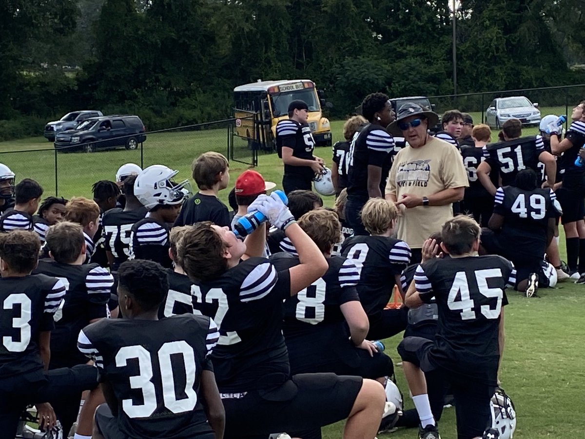 gbi185's tweet photo. @MCMS_Bulldogs 🏈 scrimmaged Upson County tonite at our house and the young Dogs didn’t disappoint 👍💪🏈 Keep grinding because hard work will pay off Go Dogs‼️ #gothesecondmile @smalltweed42 @IamaCHAMP91 @MPHSFootball https://t.co/a7Q0v6RjKf
