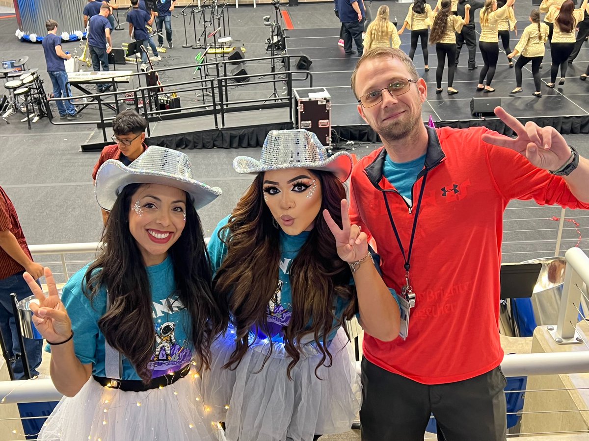 DREAM TEAM 💎🧑‍🚀 <a href="/NISDGlenn/">Glenn Elementary</a> <a href="/NISD/">Northside ISD</a> @artteach12