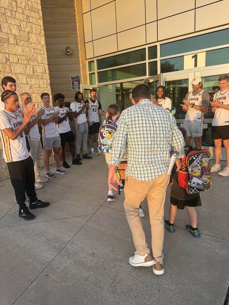 Men’s Basketball Welcomed Belton ISD back to school