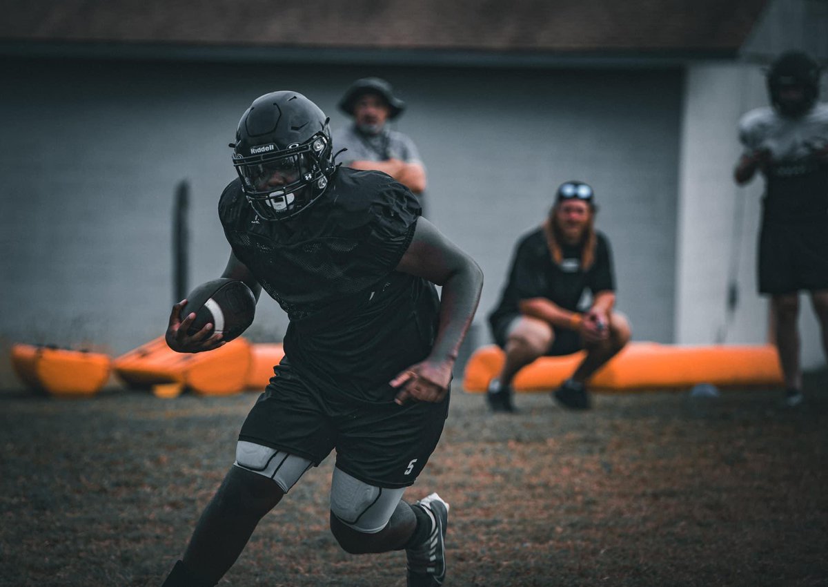 BHSPanthers_FB's tweet photo. The boys are putting in the work. #ptbap #stayready @cedwardsNFL @HootensARFBall @tctabler @PrepRedzoneAR @BigelowBooster @JaydenDunlap4 @braewinn21 https://t.co/tAdyefwAzE