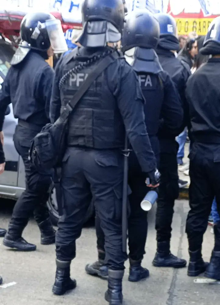 Se está tratando en el Congreso en este momento la Ley de Esencialidad en Educación.
La Educación es un derecho. ES ESENCIAL QUE HAYA PRESUPUESTO. Plata hay, que vaya a las escuelas y al salario, no al FMI y los empresarios amigos de Caputo y Milei.