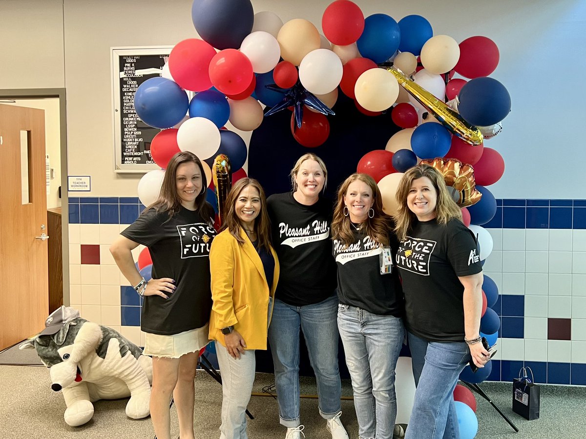 Crestina C Hardie (@crestinahardie) on Twitter photo Wrapped up #FirstDay school visits at <a href="/PHEHuskies/">Pleasant Hill Elem</a> 🐾 Consistently a positive energy in this place every time I visit; this time did not disappoint. The dream team <a href="/hrobbinsPHE/">Heather Robbins</a> + <a href="/lauren_houser/">Lauren Houser</a> = a 1-2 punch of putting student learning at the heart of what we do #ForceOfTheFuture Wrapped up #FirstDay school visits at <a href="/PHEHuskies/">Pleasant Hill Elem</a> 🐾 Consistently a positive energy in this place every time I visit; this time did not disappoint. The dream team <a href="/hrobbinsPHE/">Heather Robbins</a> + <a href="/lauren_houser/">Lauren Houser</a> = a 1-2 punch of putting student learning at the heart of what we do #ForceOfTheFuture