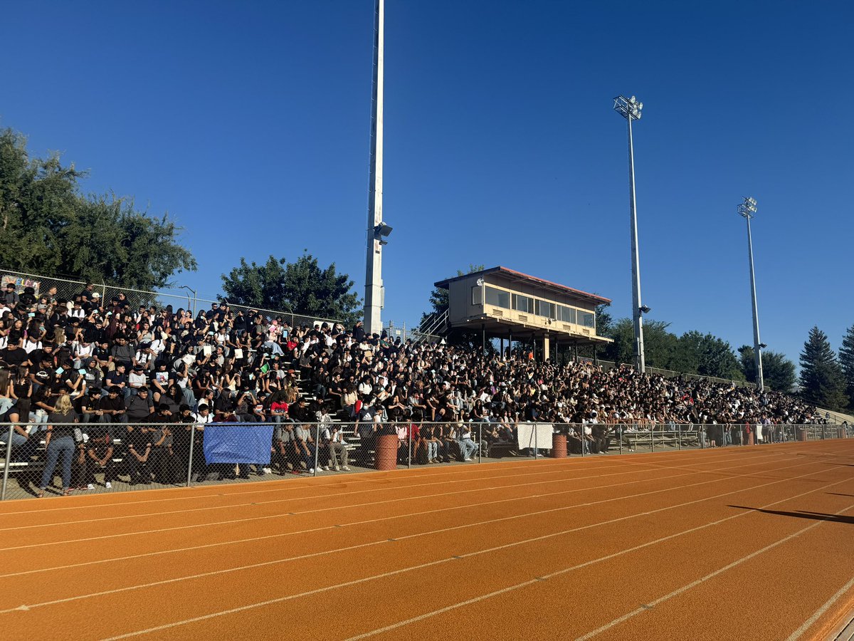 chstoads's tweet photo. What a great day to be a Toad! We had an amazing First Day of School. Here’s to the best year EVER! 🧡🧡🧡
#toadpride #toadsshine #hornedtoadproud #trustandgrow #proudtobeCHS #AllMeansAll #unityignitesexcellence #toadcommUNITY #StrongerTogether https://t.co/pA6zTrBxvi