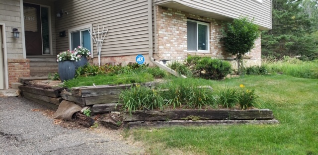 JunkerNsons's tweet image. Check out the amazing before and after! 

#beforeandafter #retainingwall #stonesteps #patiotime