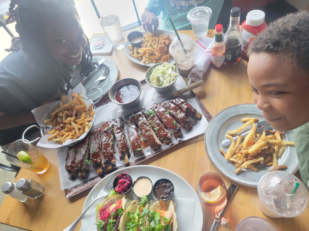 LisaDemands's tweet image. Mid week family mani pedis, merriment, and too much lunch at @ Ivy City Smokehouse. #Staycation #NEDC