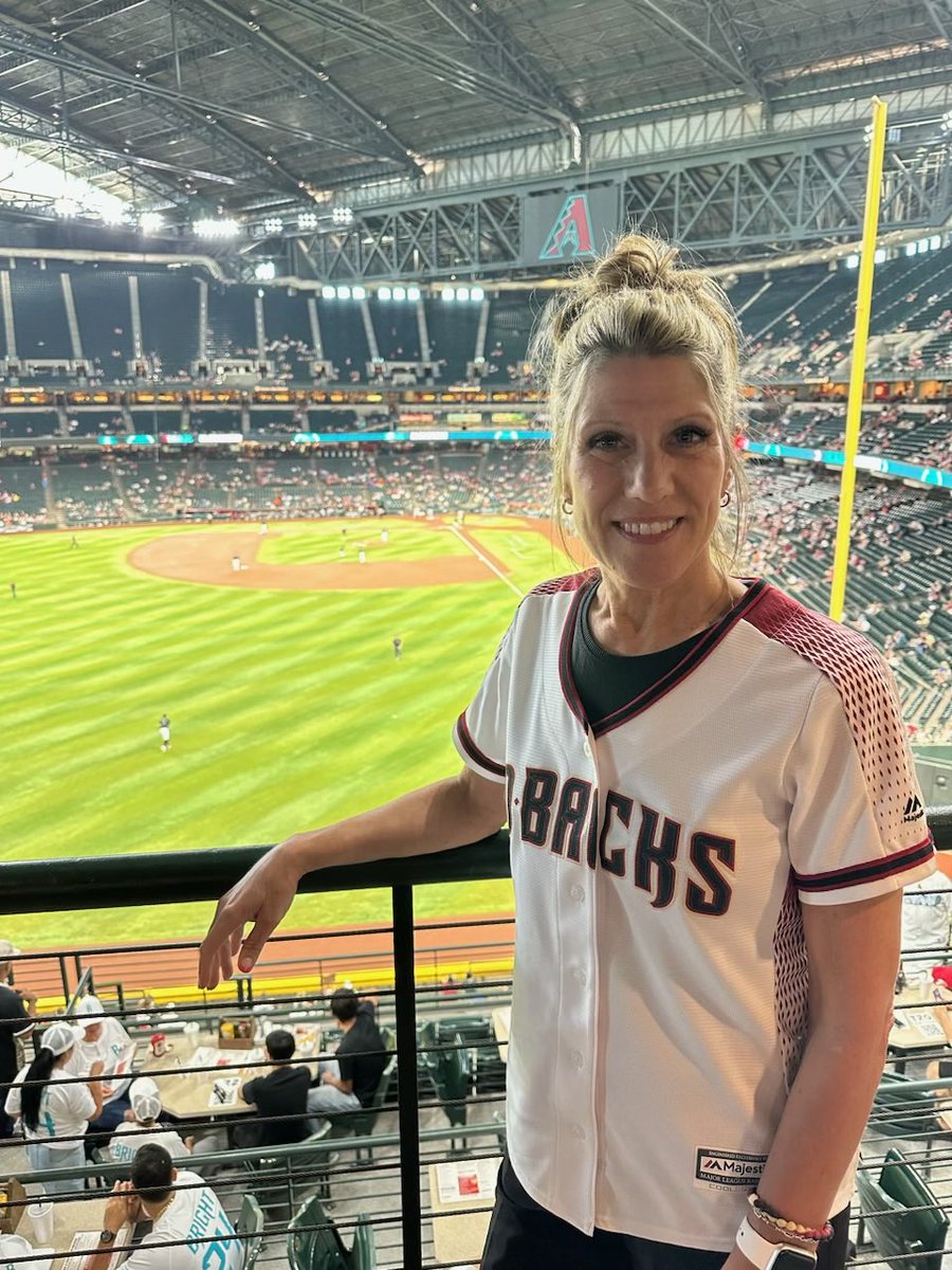 CFODan's tweet image. Happy Birthday to my beautiful wife!!#dbacks