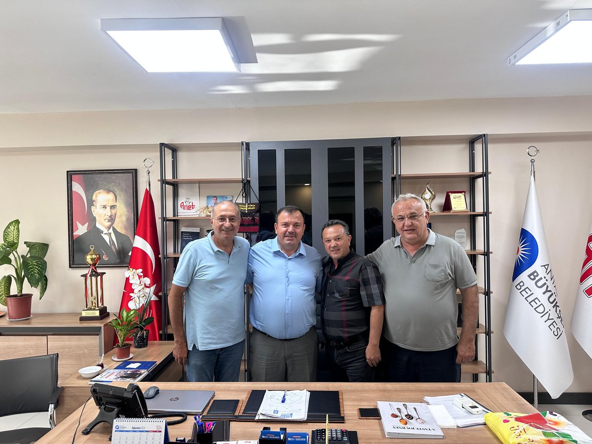 Burdurlu'lular Derneği Başkanlığı yaptığım dönemde yönetim kurulunda beraber omuz omuza çalıştığım çok kıymetli hemşehrilerim İş insanları  Çetin Ergün, Hüseyin Özkol  ve Mehmet Özdemir kardeşlerime nazik ziyaretleri ve güzel sohbetleri için çok teşekkür ederim.